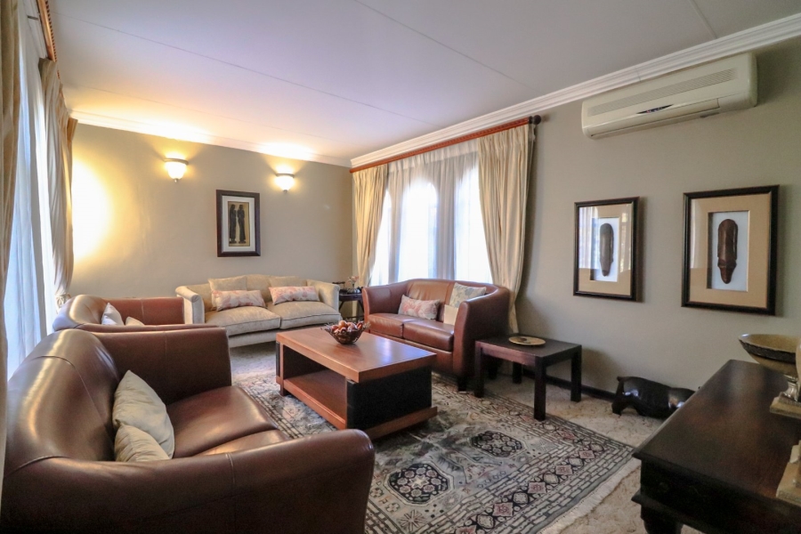 6 Bedroom Property for Sale in Heuwelsig Free State